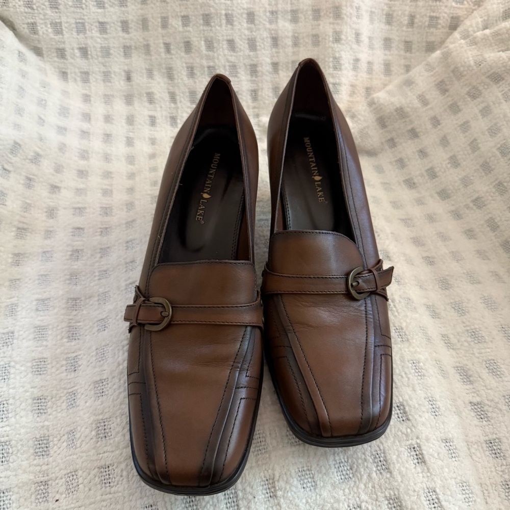 Mountain Lake women’s Brown Leather Loafers with Block Heel - Picture 2 of 8